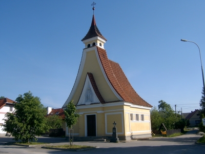 Kaple v Domaníně před penzionem Říše